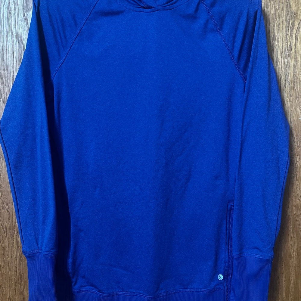 🏷️ Layer 8 woman’s Royal Blue Crewneck Sweater